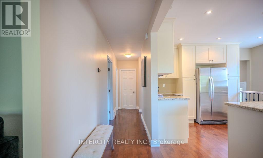631 Trudale Court, Oakville, Ontario  L6L 4H2 - Photo 11 - W13084456