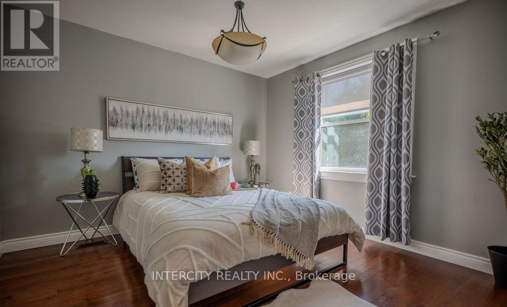 631 Trudale Court, Oakville, Ontario  L6L 4H2 - Photo 13 - W13084456