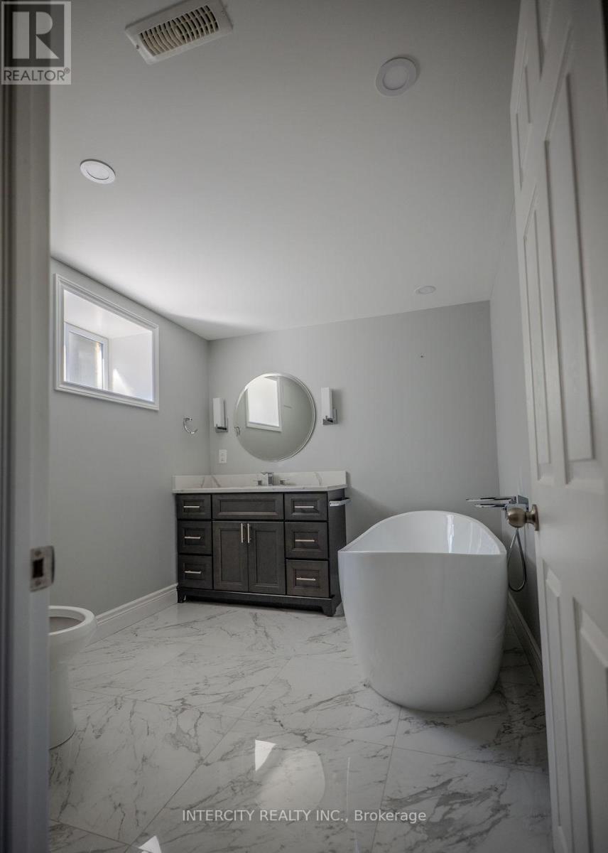 631 Trudale Court, Oakville, Ontario  L6L 4H2 - Photo 15 - W13084456