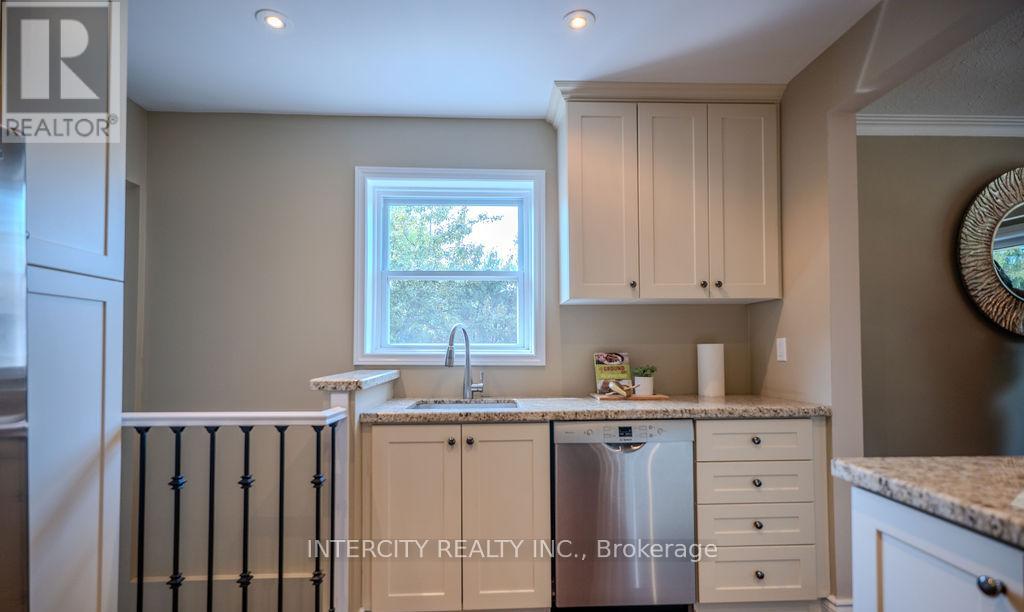 631 Trudale Court, Oakville, Ontario  L6L 4H2 - Photo 21 - W13084456