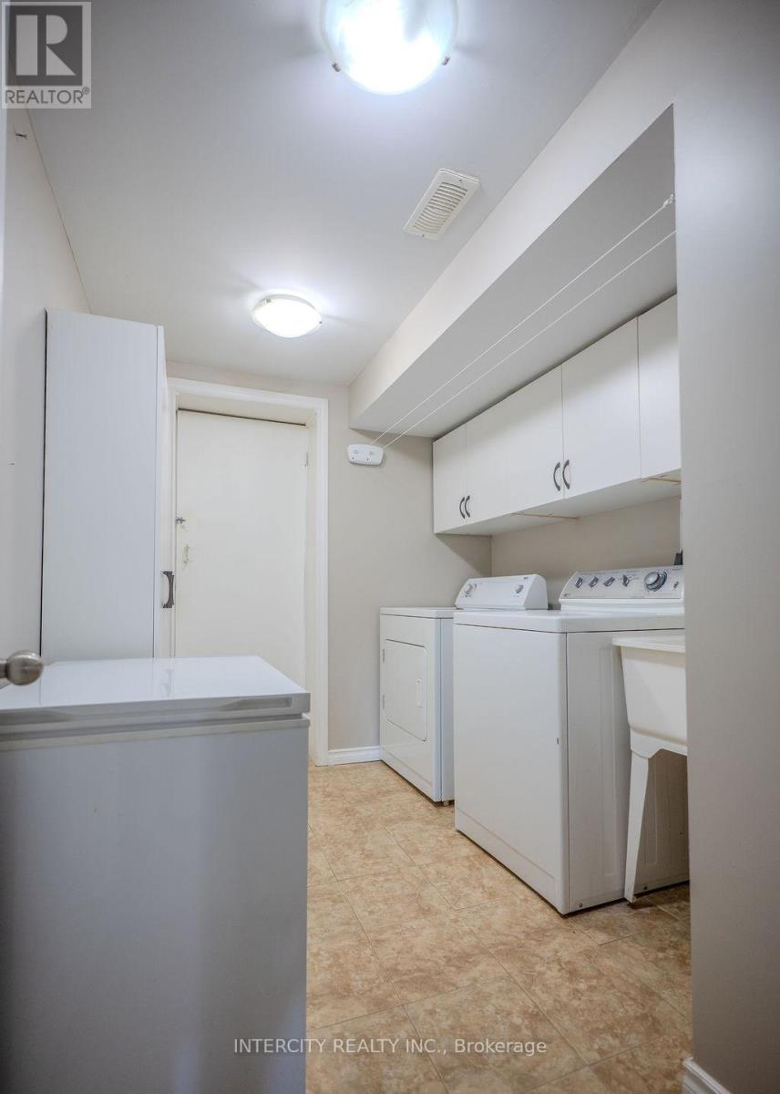 631 Trudale Court, Oakville, Ontario  L6L 4H2 - Photo 30 - W13084456