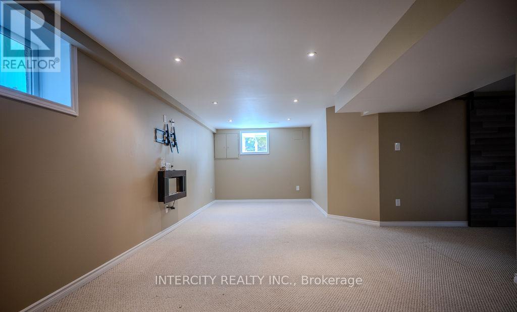 631 Trudale Court, Oakville, Ontario  L6L 4H2 - Photo 33 - W13084456