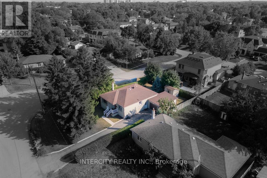 631 Trudale Court, Oakville, Ontario  L6L 4H2 - Photo 40 - W13084456