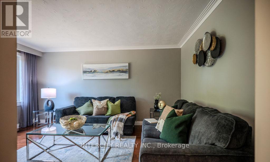 631 Trudale Court, Oakville, Ontario  L6L 4H2 - Photo 6 - W13084456