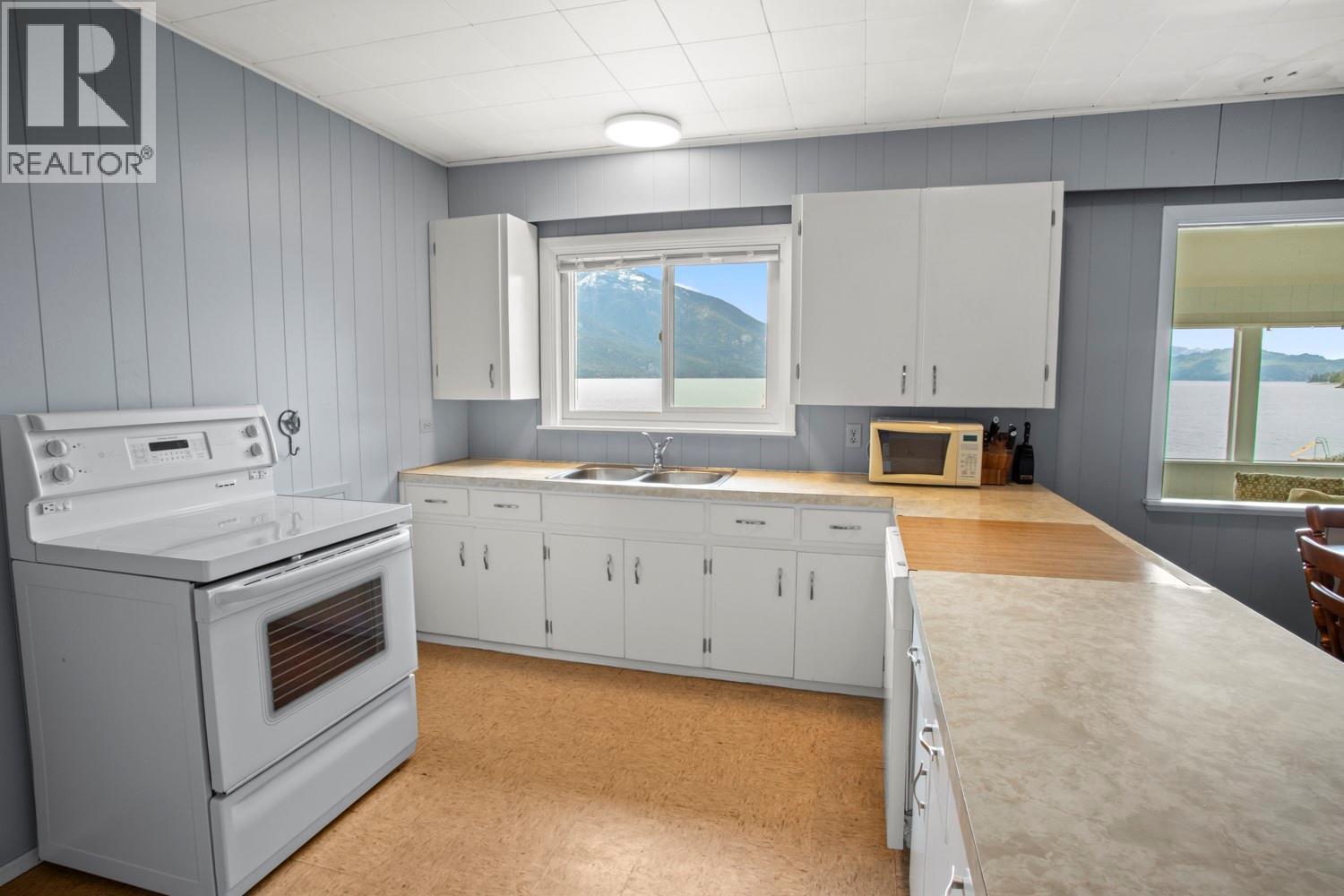 13515 3a Highway, Boswell, British Columbia  V0B 1A4 - Photo 9 - 10384945