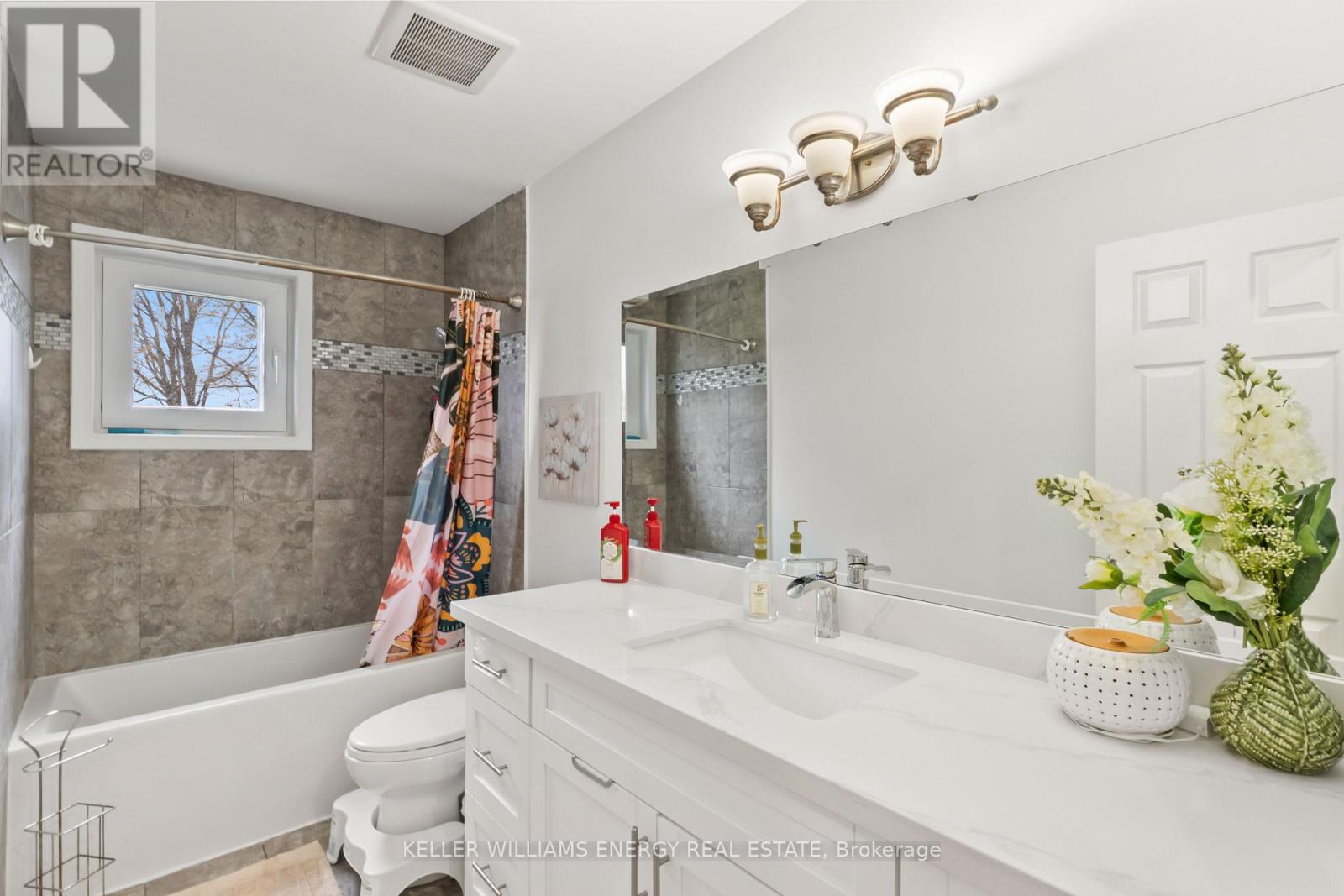 19 Farncomb Crescent, Clarington, Ontario  L1C 4L5 - Photo 28 - E13084600