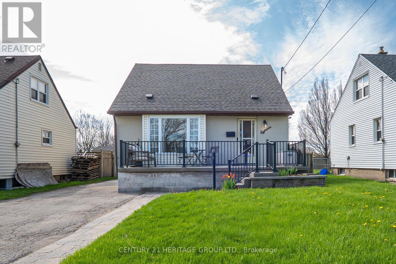 18 Armstrong Avenue, Hamilton, Ontario  L8H 1M5 - Photo 2 - X13084494
