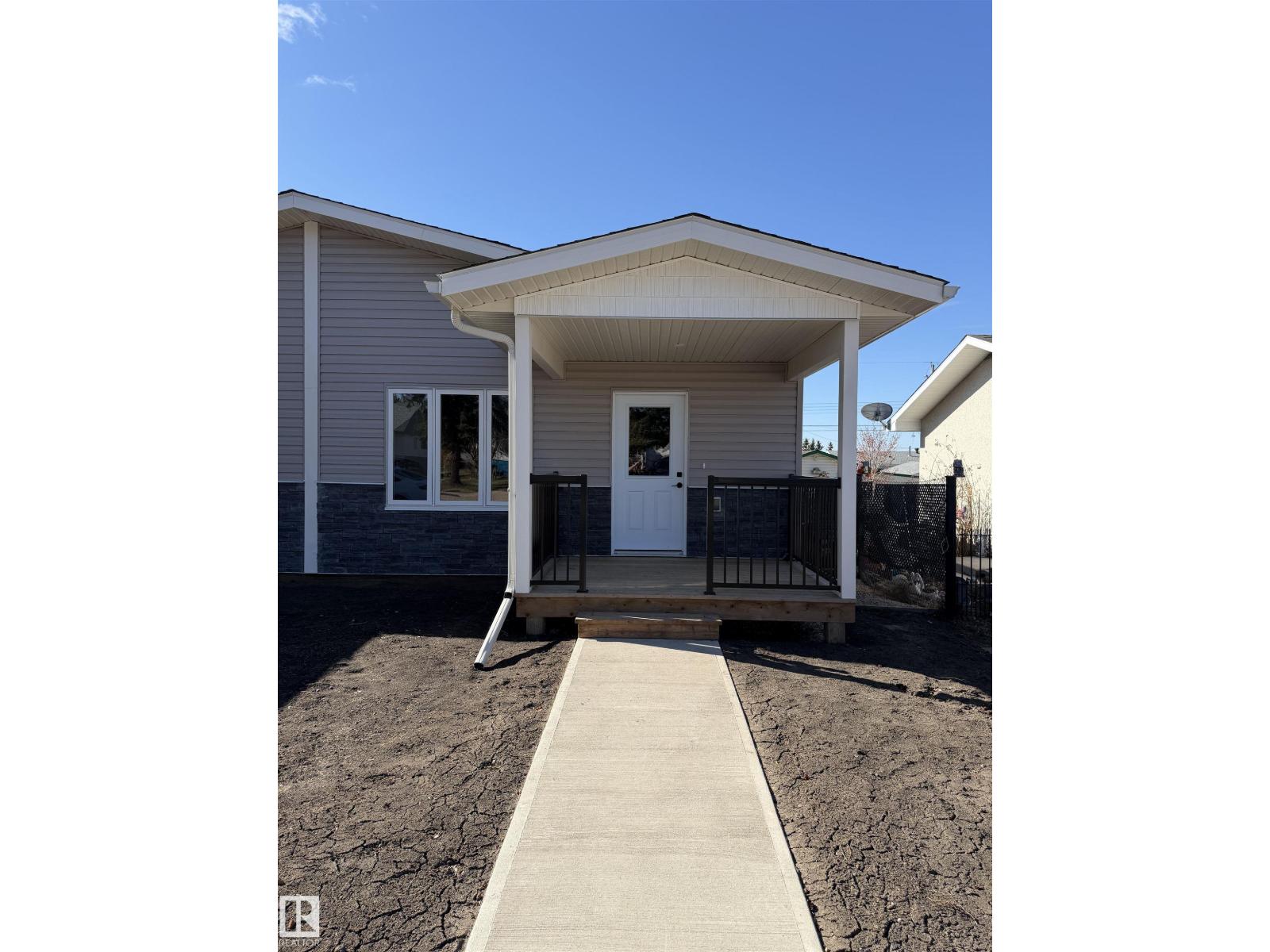 #b 4313 54 Av, Barrhead, Alberta  T7N 1J8 - Photo 2 - E4482807