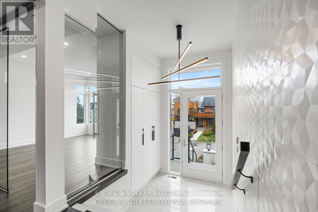 2154 Rice Avenue, Ottawa, Ontario  K2A 0C4 - Photo 2 - X13084674