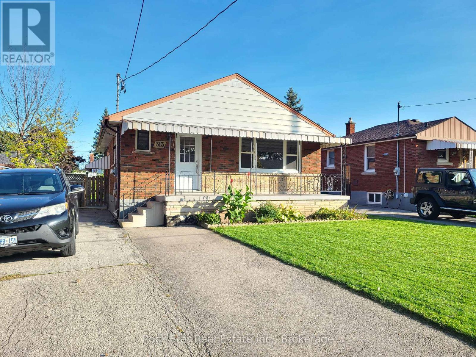 313 East 33rd Street, Hamilton, Ontario  L8V 3T9 - Photo 2 - X13084772