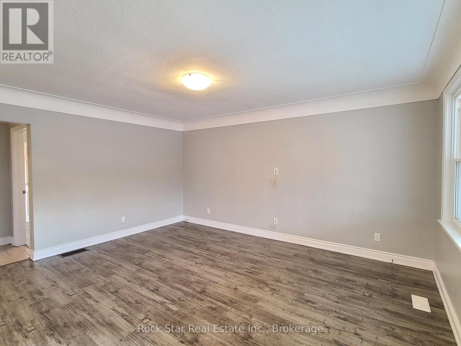 313 East 33rd Street, Hamilton, Ontario  L8V 3T9 - Photo 7 - X13084772