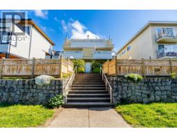 238 W 4TH STREET, North Vancouver, British Columbia