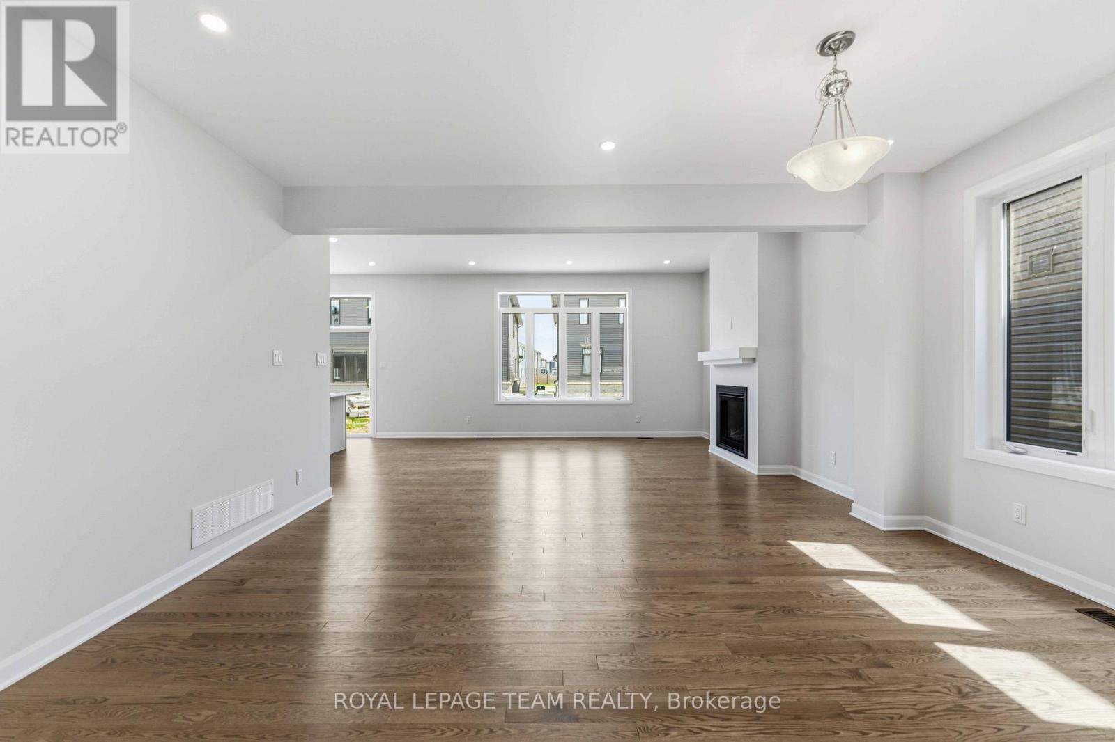 2026 Wanderer Avenue, Ottawa, Ontario  K4M 0Z2 - Photo 3 - X12124596