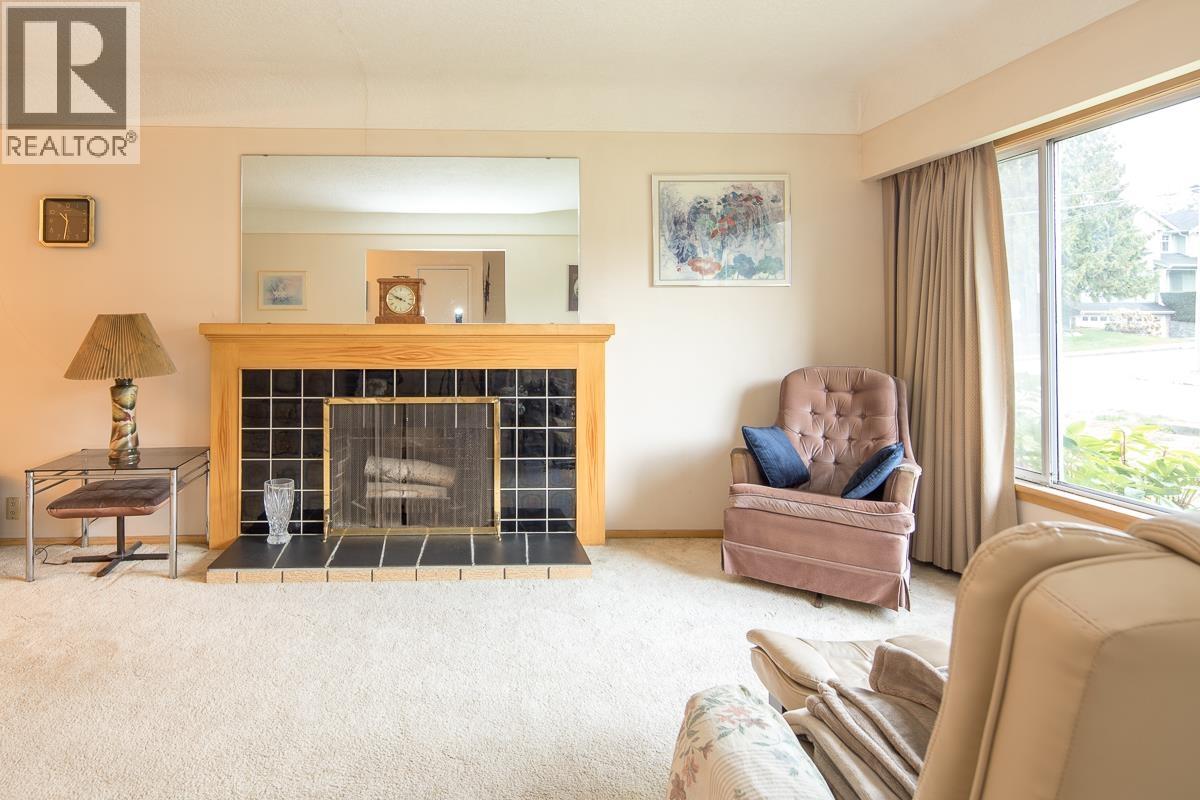 Listing Picture 4 of 38 : 6120 HALIFAX STREET, Burnaby / 本拿比 - 魯藝地產 Yvonne Lu Group - MLS Medallion Club Member