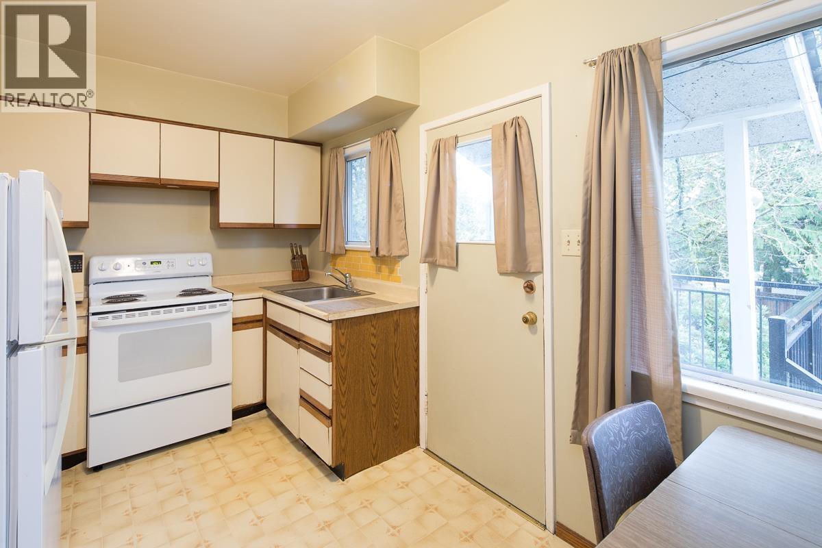 Listing Picture 14 of 38 : 6120 HALIFAX STREET, Burnaby / 本拿比 - 魯藝地產 Yvonne Lu Group - MLS Medallion Club Member