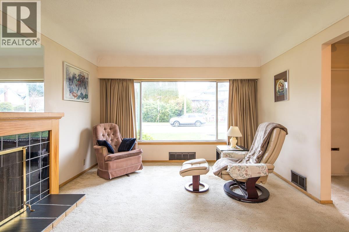 Listing Picture 5 of 38 : 6120 HALIFAX STREET, Burnaby / 本拿比 - 魯藝地產 Yvonne Lu Group - MLS Medallion Club Member