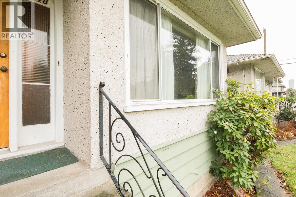 Listing Picture 3 of 38 : 6120 HALIFAX STREET, Burnaby / 本拿比 - 魯藝地產 Yvonne Lu Group - MLS Medallion Club Member