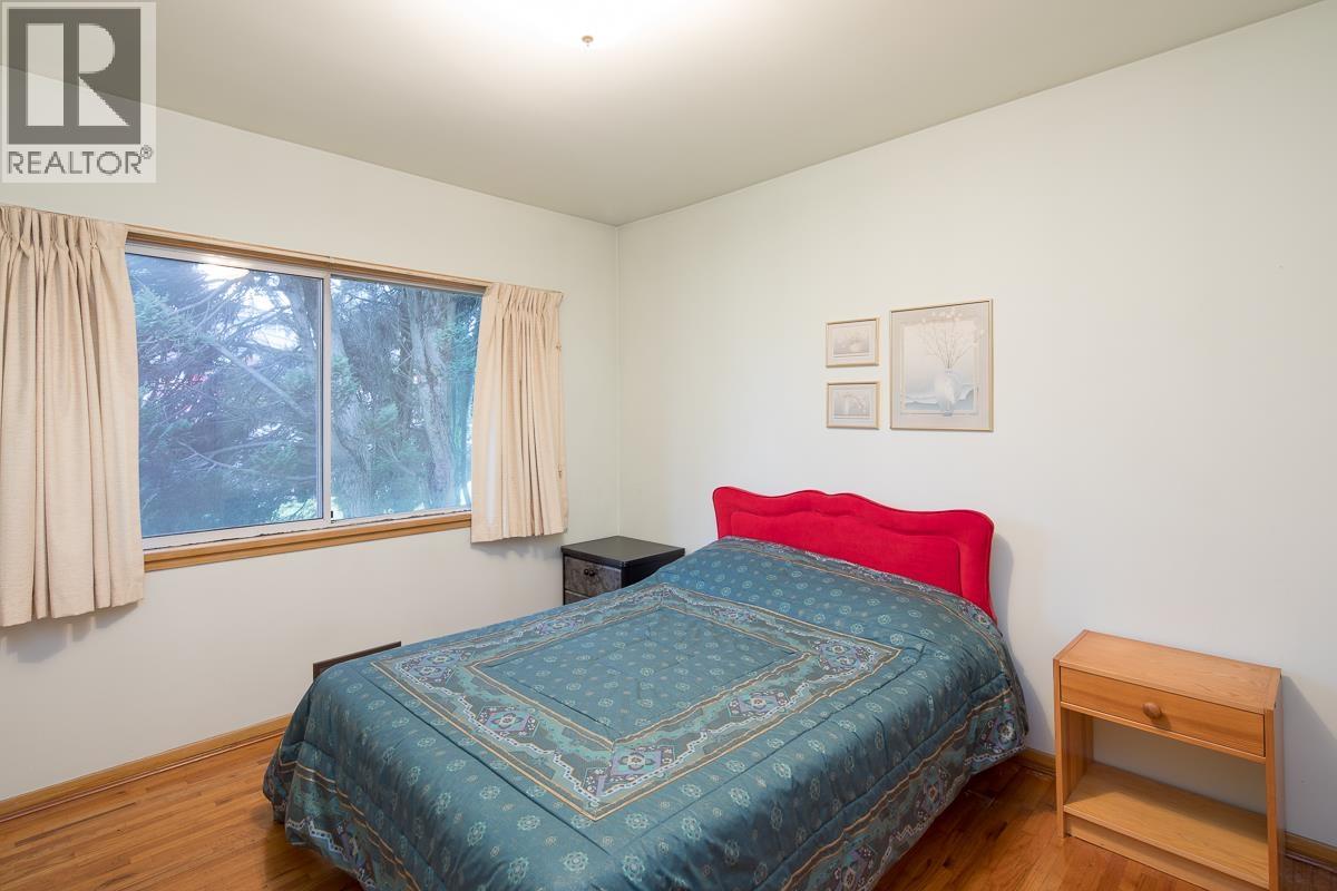 Listing Picture 17 of 38 : 6120 HALIFAX STREET, Burnaby / 本拿比 - 魯藝地產 Yvonne Lu Group - MLS Medallion Club Member