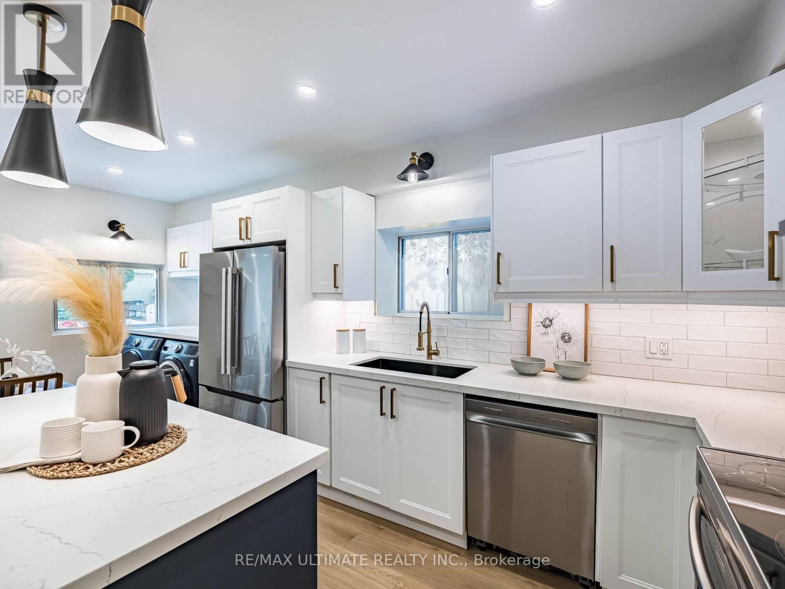 918 Ossington Avenue, Toronto, Ontario  M6G 3V1 - Photo 13 - W12853176