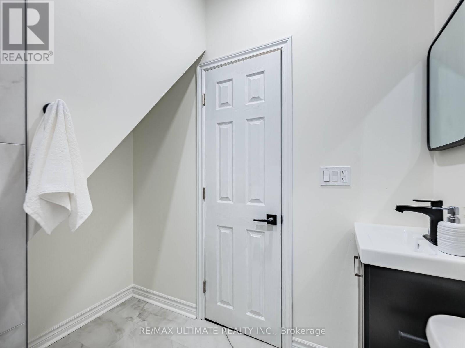 918 Ossington Avenue, Toronto, Ontario  M6G 3V1 - Photo 43 - W12853176