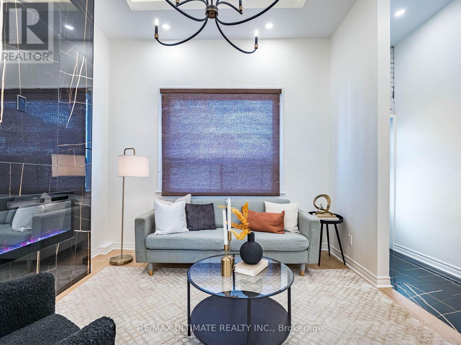 918 Ossington Avenue, Toronto, Ontario  M6G 3V1 - Photo 4 - W12853176