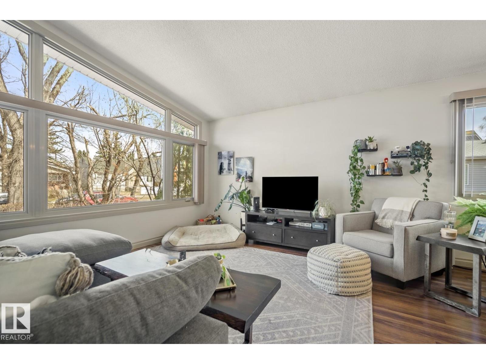 10649 67 Av Nw, Edmonton, Alberta  T6H 1Z7 - Photo 3 - E4485762