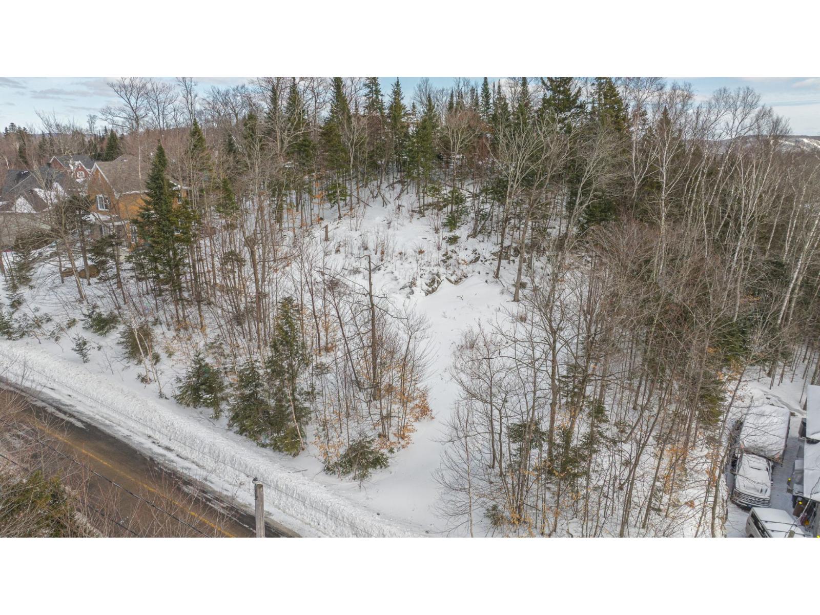 Rue du Bourg-du-Lac Sainte-Adèle Quebec Canada J8B3A2 2
