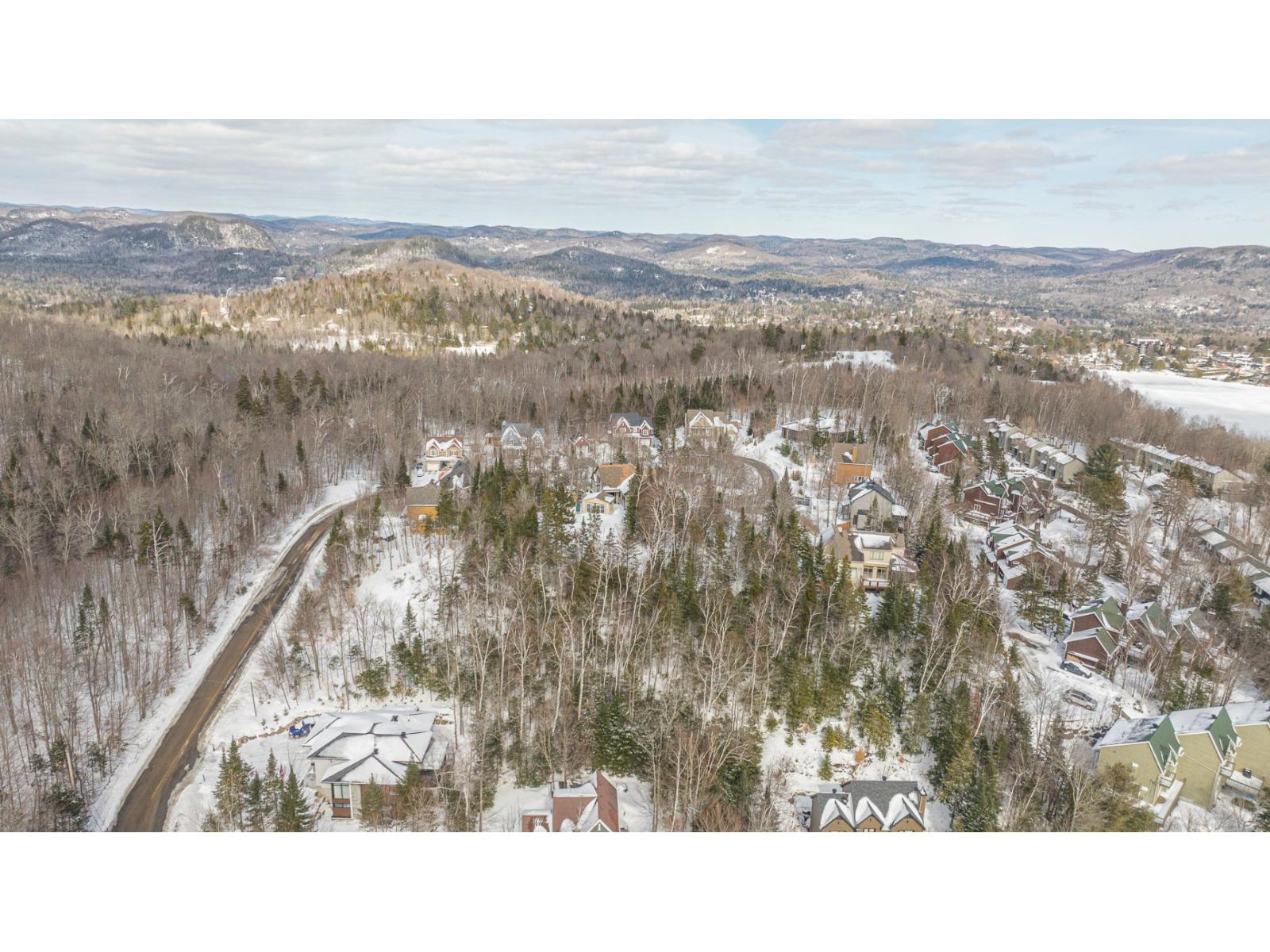 Rue du Bourg-du-Lac Sainte-Adèle Quebec Canada J8B3A2 4
