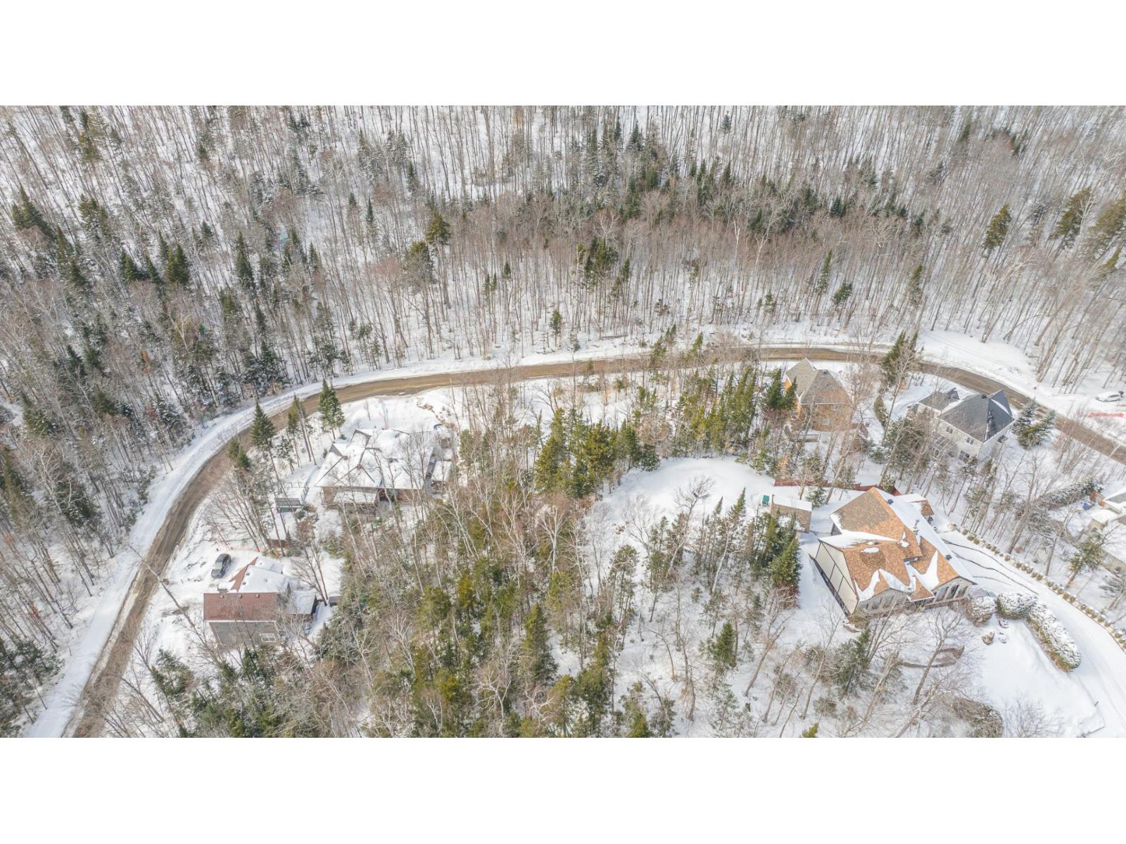 Rue du Bourg-du-Lac Sainte-Adèle Quebec Canada J8B3A2 5