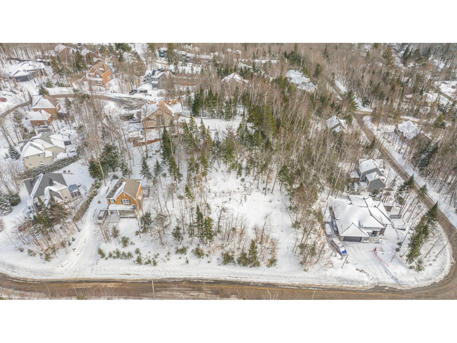 Rue du Bourg-du-Lac Sainte-Adèle Quebec Canada J8B3A2 3