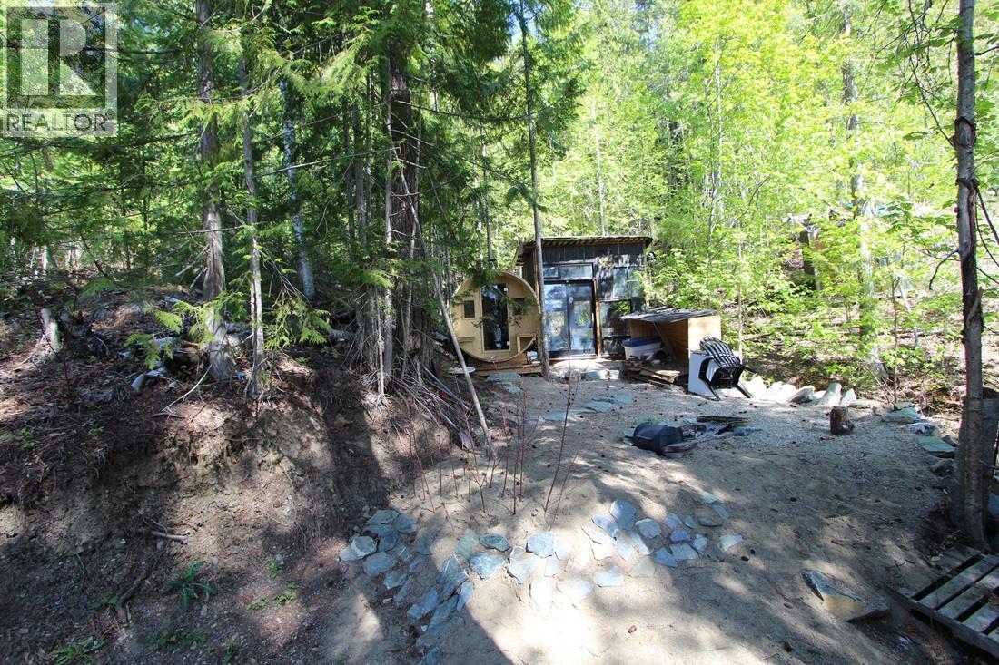 7513 Castle Heights, Anglemont, British Columbia  V0E 1M8 - Photo 14 - 10385884