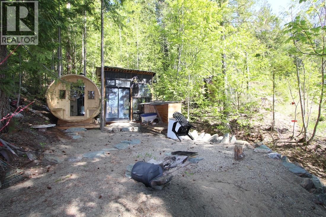 7513 Castle Heights, Anglemont, British Columbia  V0E 1M8 - Photo 15 - 10385884