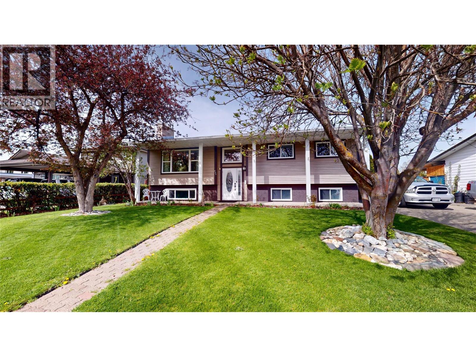 409 22nd Avenue S, Cranbrook, British Columbia  V1C 5K7 - Photo 1 - 10385966