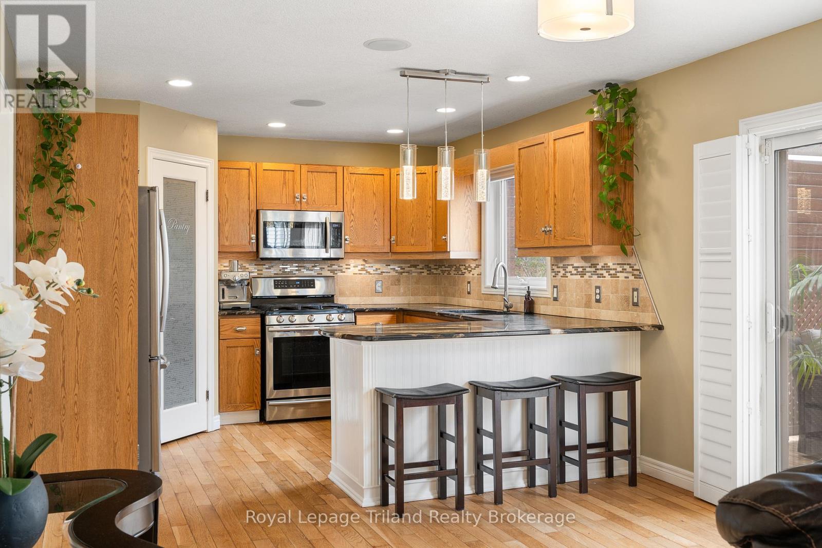 204 Falcon Drive, Woodstock, Ontario  N4T 1W5 - Photo 12 - X13084664