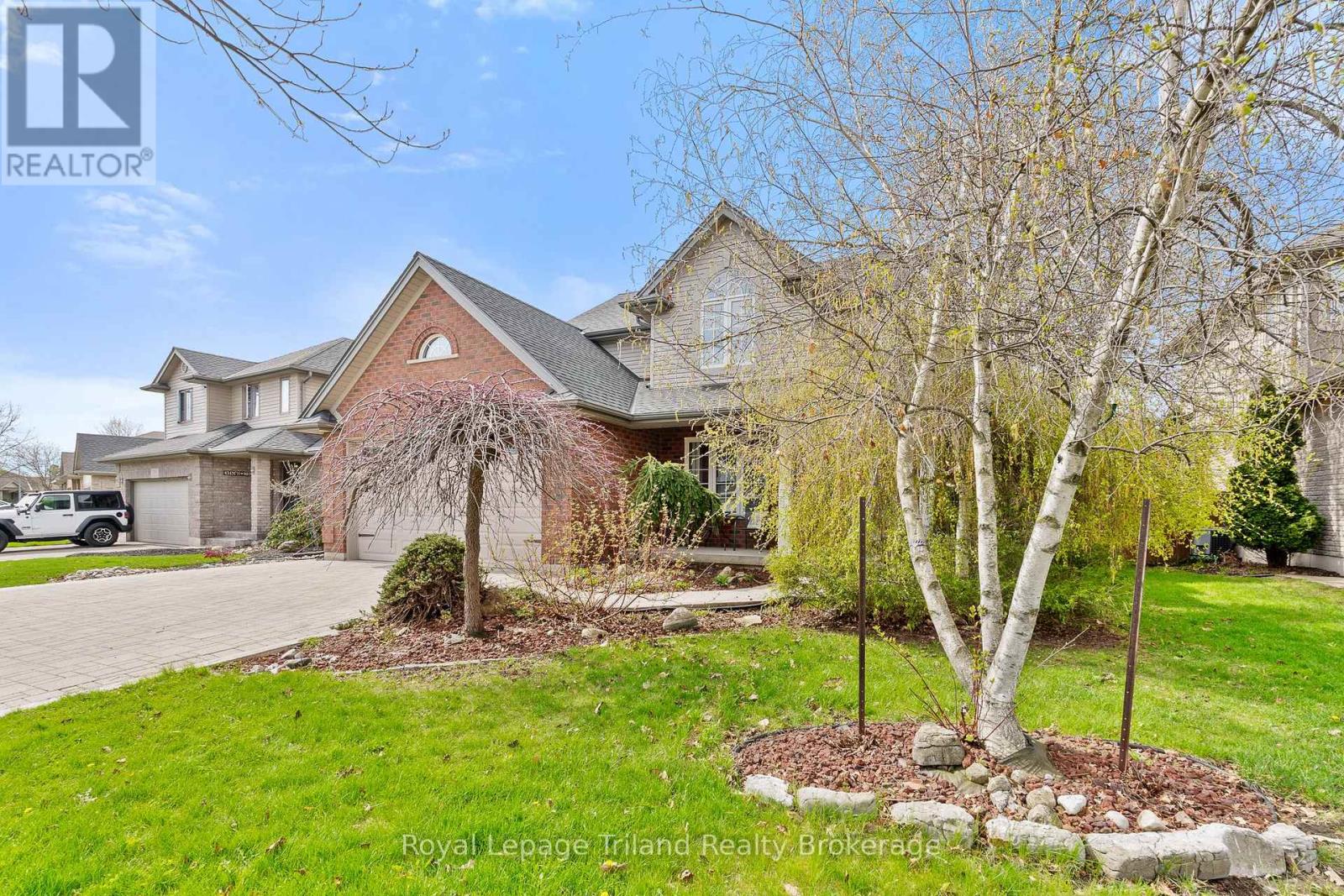 204 Falcon Drive, Woodstock, Ontario  N4T 1W5 - Photo 2 - X13084664