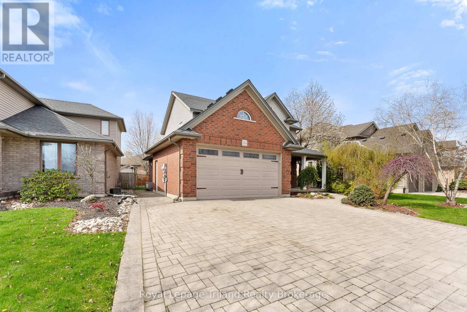 204 Falcon Drive, Woodstock, Ontario  N4T 1W5 - Photo 3 - X13084664