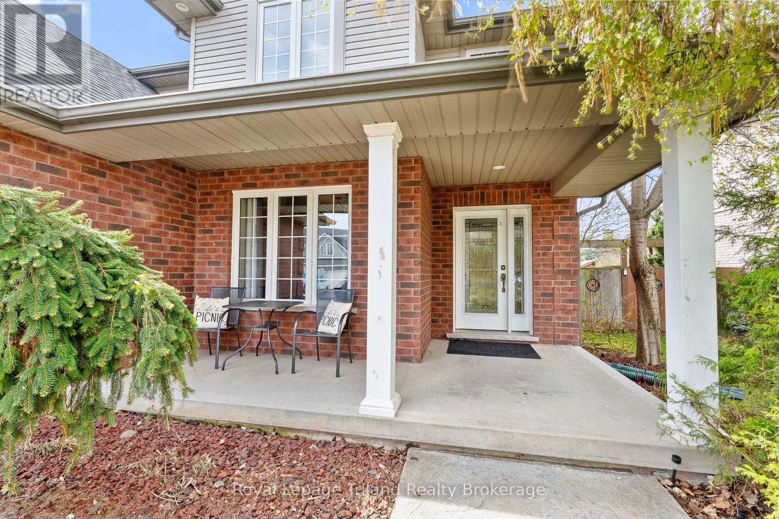 204 Falcon Drive, Woodstock, Ontario  N4T 1W5 - Photo 4 - X13084664