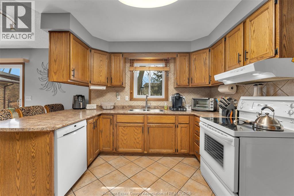 13185 Salich Court, Tecumseh, Ontario  N8N 4J6 - Photo 8 - 26010110