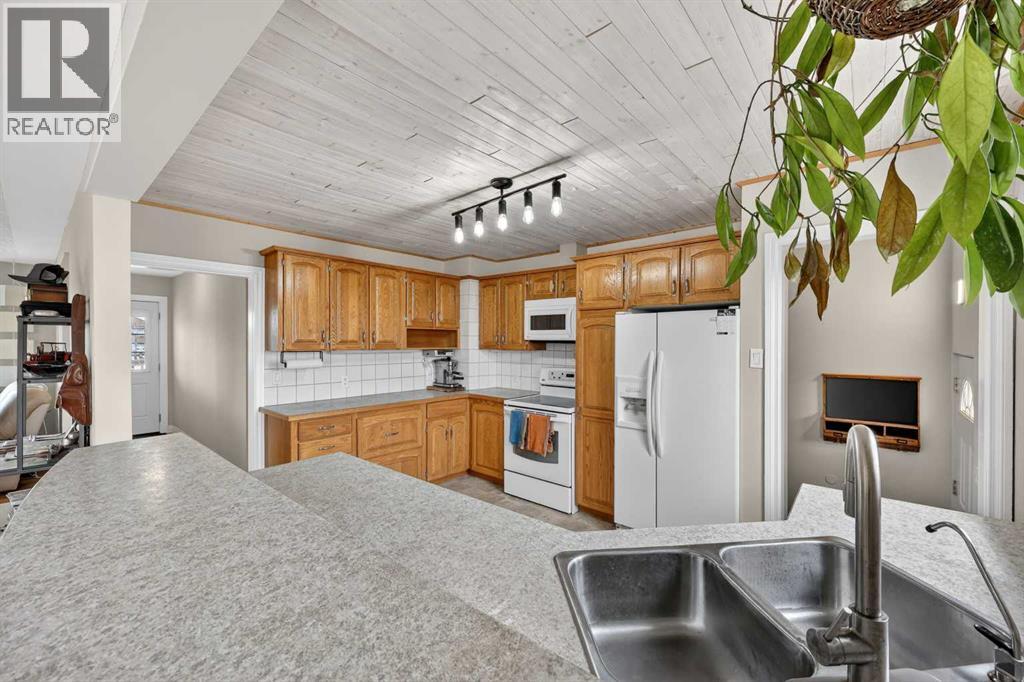 211 1 Avenue SE, Langdon, Alberta  T0J 1X1 - Photo 15 - A2300390