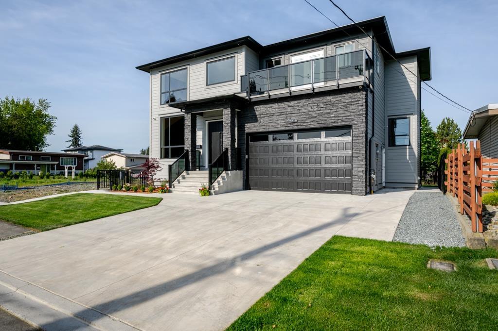 2219 Lynden Street, Abbotsford, British Columbia  V2T 3B8 - Photo 2 - R3118719
