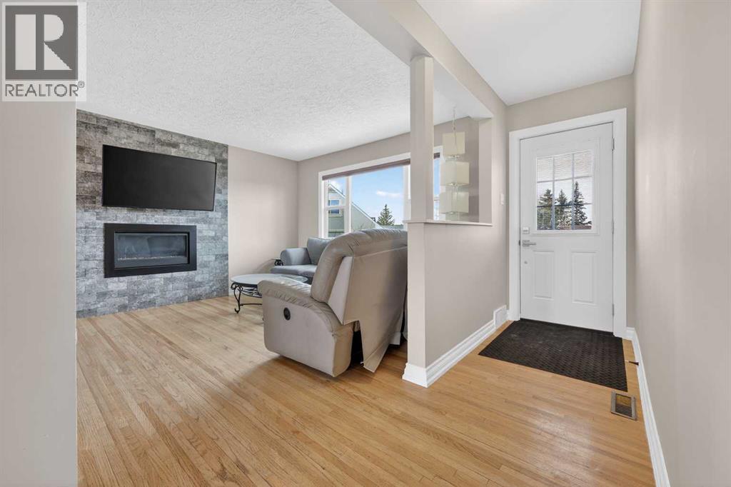 211 1 Avenue SE, Langdon, Alberta  T0J 1X1 - Photo 5 - A2300390