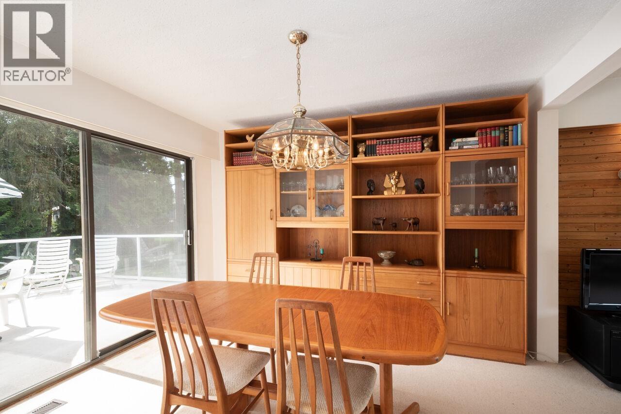 4057 Violet Street, North Vancouver, British Columbia  V7G 1E4 - Photo 9 - R3119441