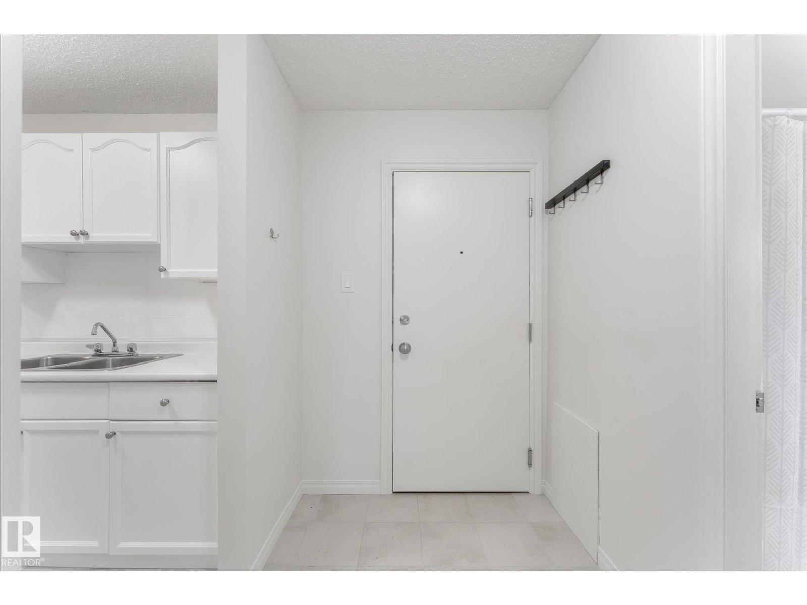 #102 10615 110 St Nw, Edmonton, Alberta  T5H 3C7 - Photo 3 - E4485765