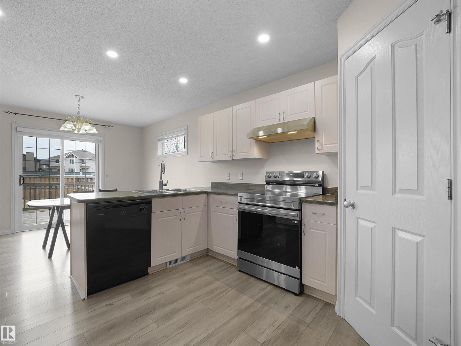 7407 Singer Landing Ld Nw, Edmonton, Alberta  T6R 3S2 - Photo 11 - E4485767