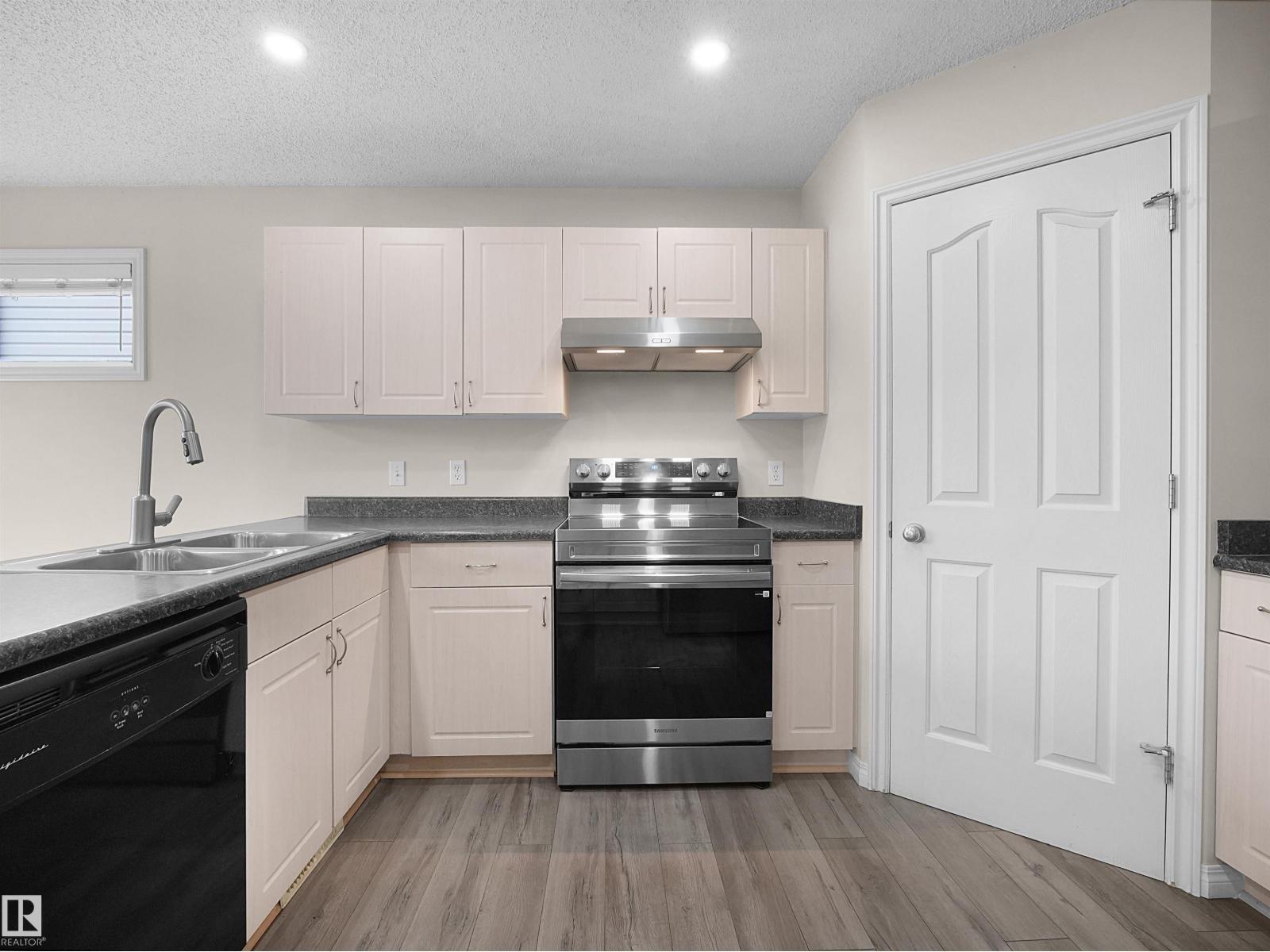 7407 Singer Landing Ld Nw, Edmonton, Alberta  T6R 3S2 - Photo 12 - E4485767