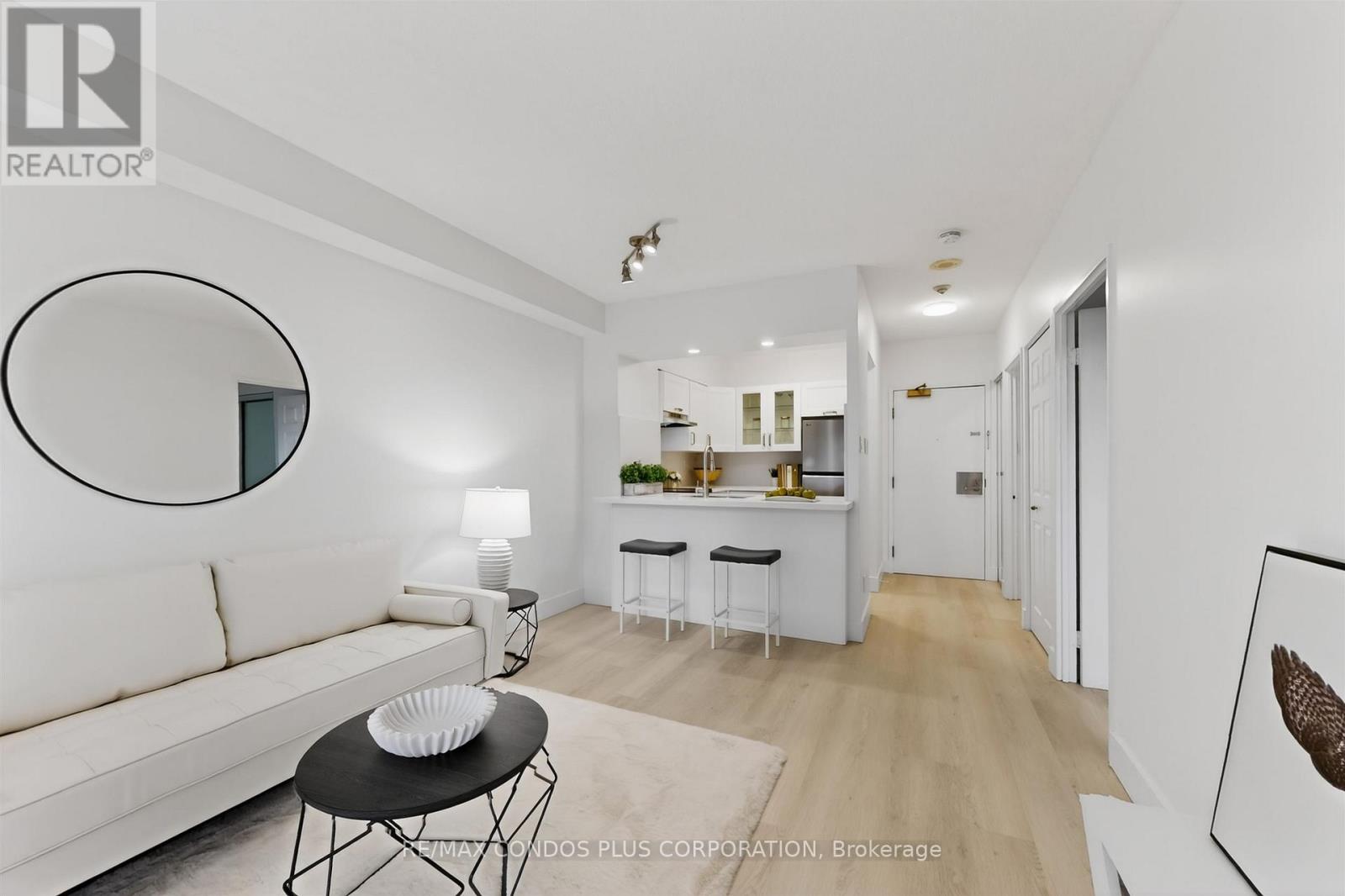 1601 - 736 Bay Street, Toronto, Ontario  M5G 2M4 - Photo 2 - C13084696