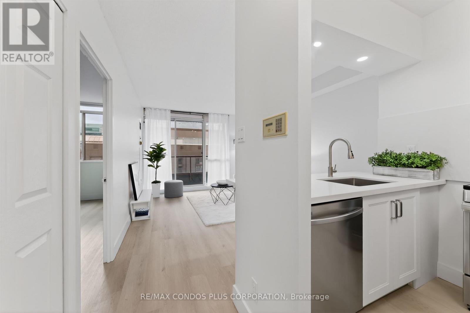 1601 - 736 Bay Street, Toronto, Ontario  M5G 2M4 - Photo 7 - C13084696