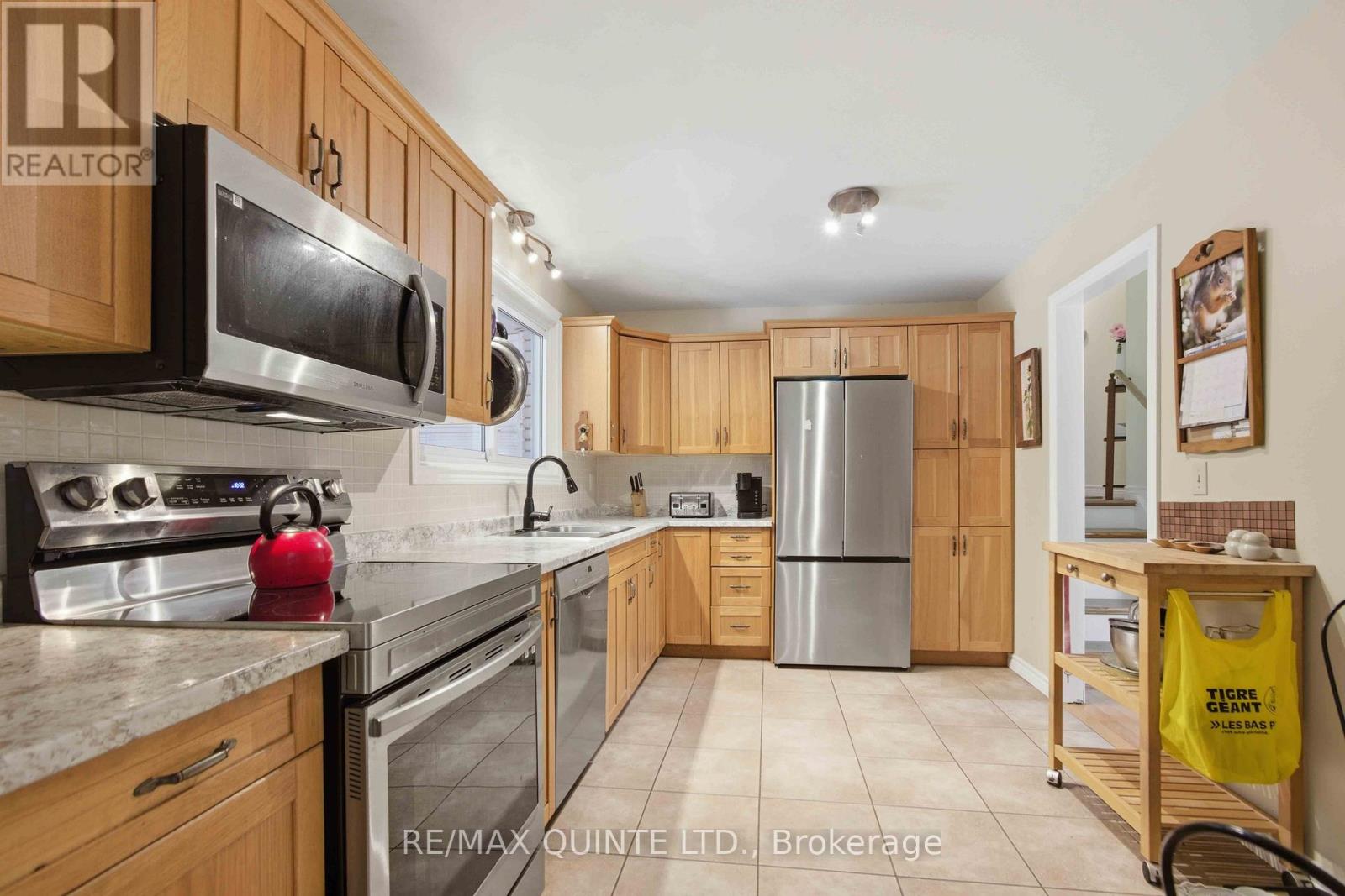 527 Montrose Road, Quinte West, Ontario  K8R 1B2 - Photo 16 - X12902326
