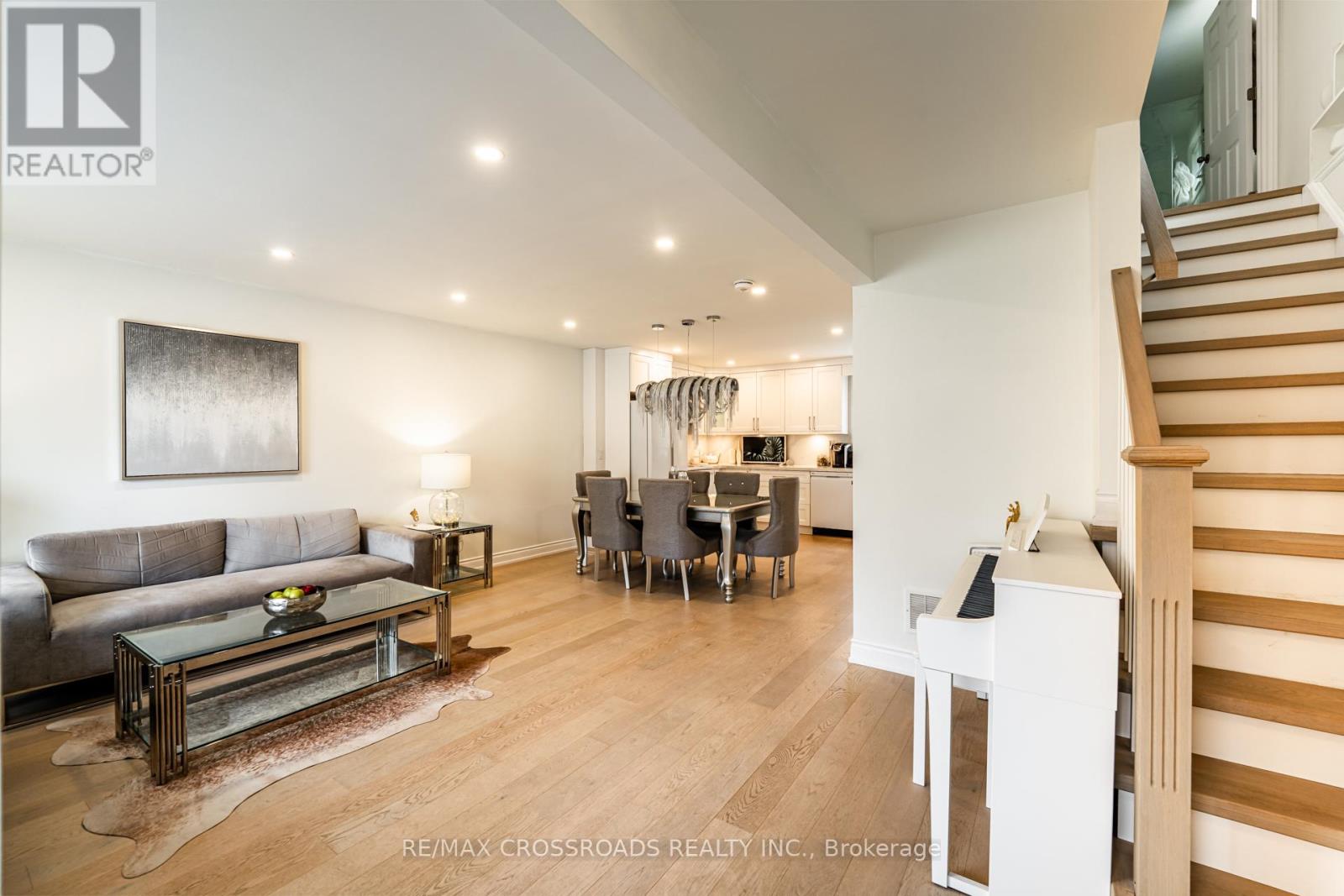 Main - 176 William Roe Boulevard, Newmarket, Ontario  L3Y 1B3 - Photo 2 - N13084788