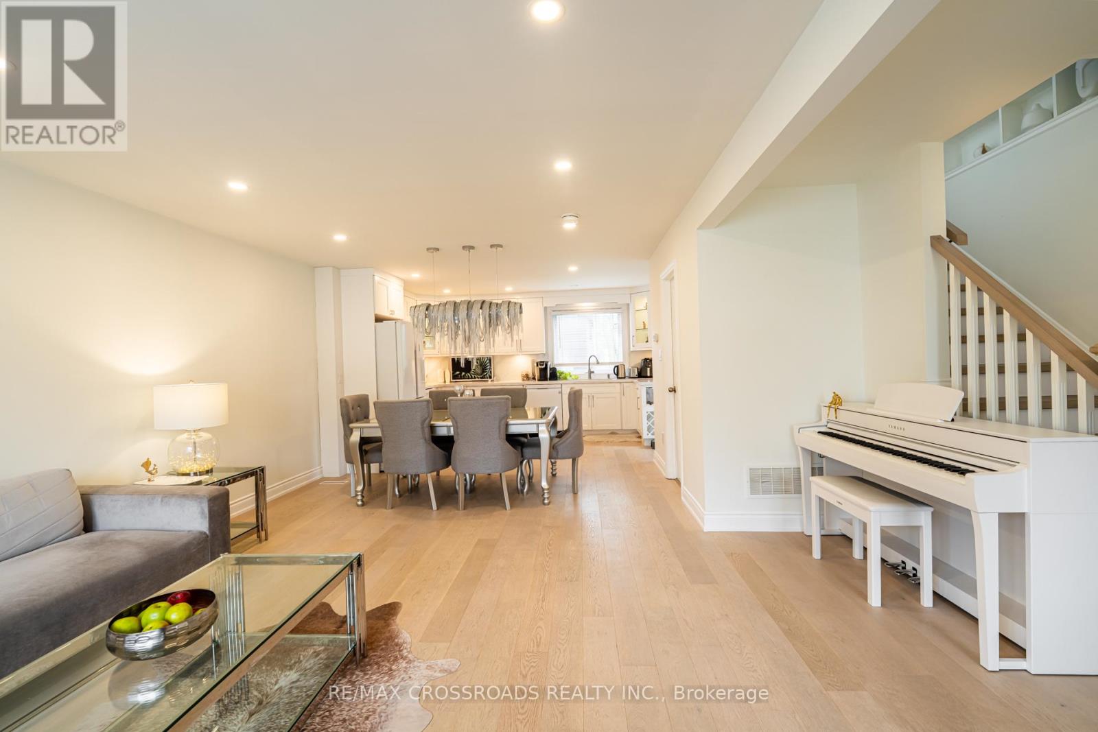 Main - 176 William Roe Boulevard, Newmarket, Ontario  L3Y 1B3 - Photo 4 - N13084788